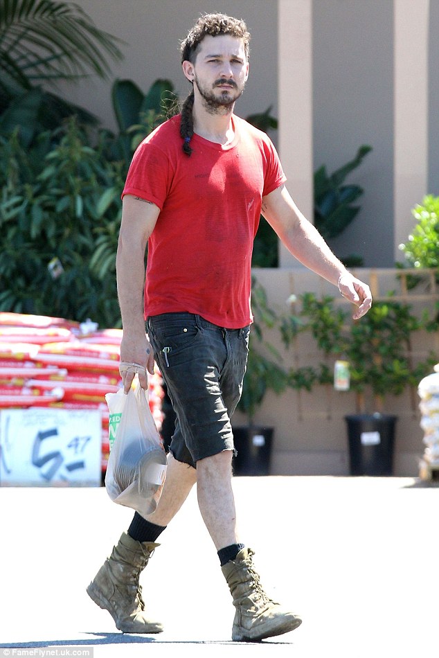 Shia LaBeouf bị thương tr&ecirc;n trường quay