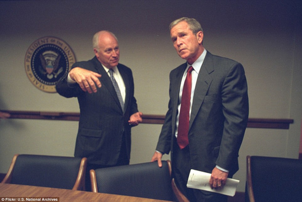 &Ocirc;ng Cheney kể lại vụ việc cho Tổng thống Bush