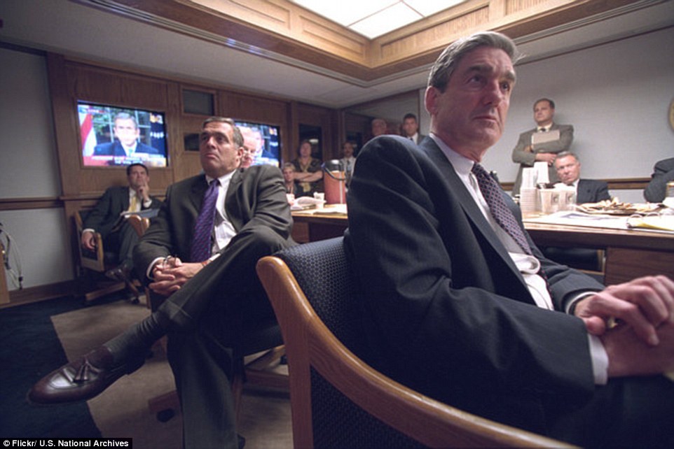 Gi&aacute;m đốc FBI Robert Mueller