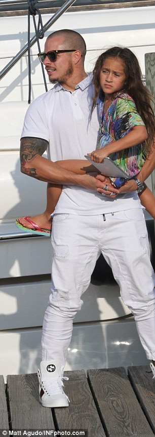 Casper Smart bế con gái của Jennifer