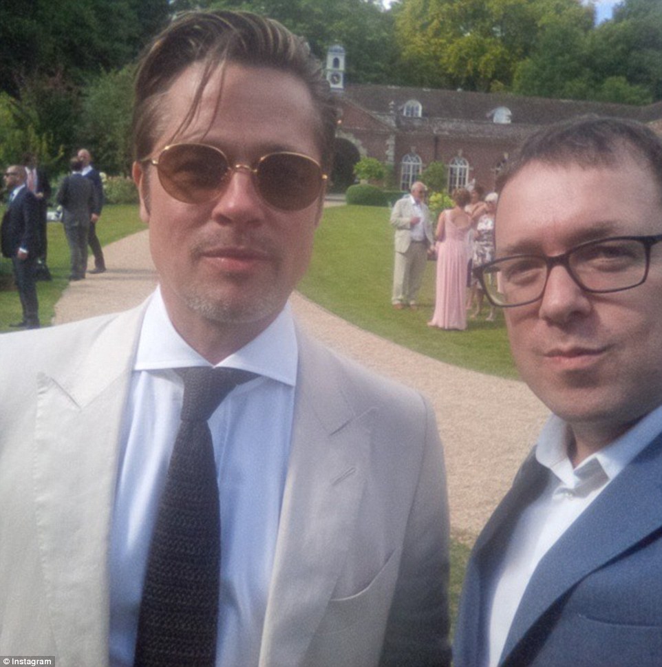 Brad Pitt tham dự đ&aacute;m cưới