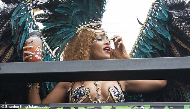 Rihanna diện bikini 