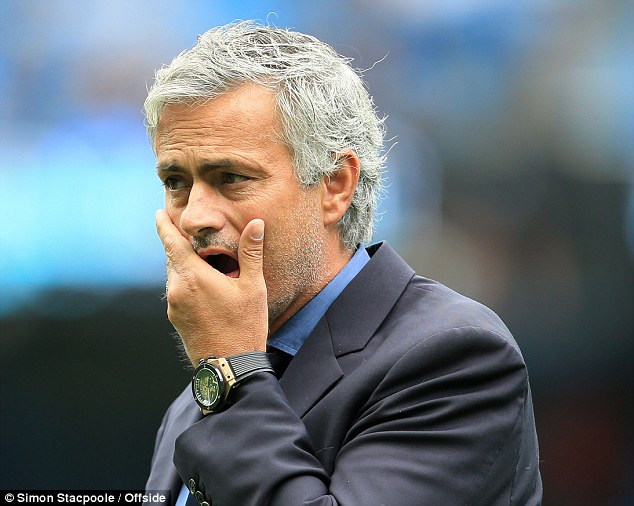 HLV Mourinho gặp nhiều kh&oacute; khăn ngay đầu m&ugrave;a giải