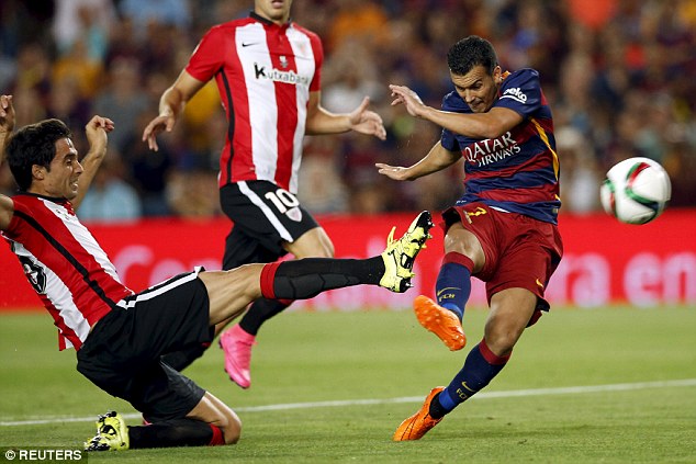 Pedro (phải) trong trận tranh Si&ecirc;u c&uacute;p T&acirc;y Ban Nha với Bilbao