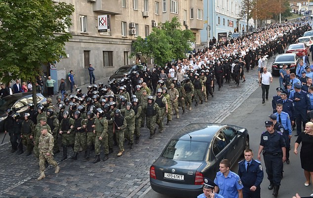 Cảnh sát bắt hàng loạt CĐV quá khích