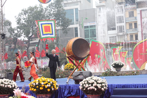 Tổng b&iacute; thư đ&aacute;nh trống khai mạc