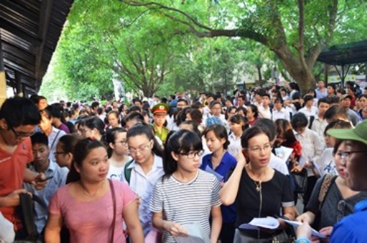 Hà Nội: Gần 50.000 sĩ tử đội nắng gắt thi đại học