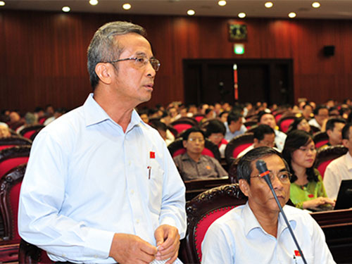 Ông Đặng Ngọc Tùng, Chủ tịch Tổng LĐLĐ Việt Nam tranh luận về sửa điều 60 Luật BHXH năm 2014 tại diễn đàn Quốc hội