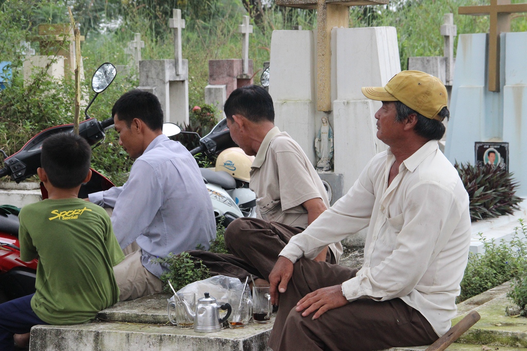 Gần 2.000 ngôi mộ ở Nghĩa trang Bình Hưng Hoà không ai đến nhận