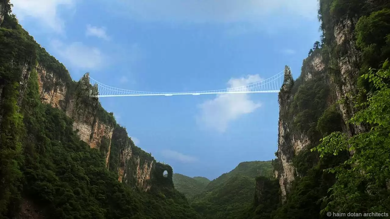 Cầu d&agrave;i 380 m bắc qua một phần C&ocirc;ng vi&ecirc;n Rừng Quốc gia Trương Gia Giới, tỉnh Hồ Nam. Ảnh: Haim Dotan Architects