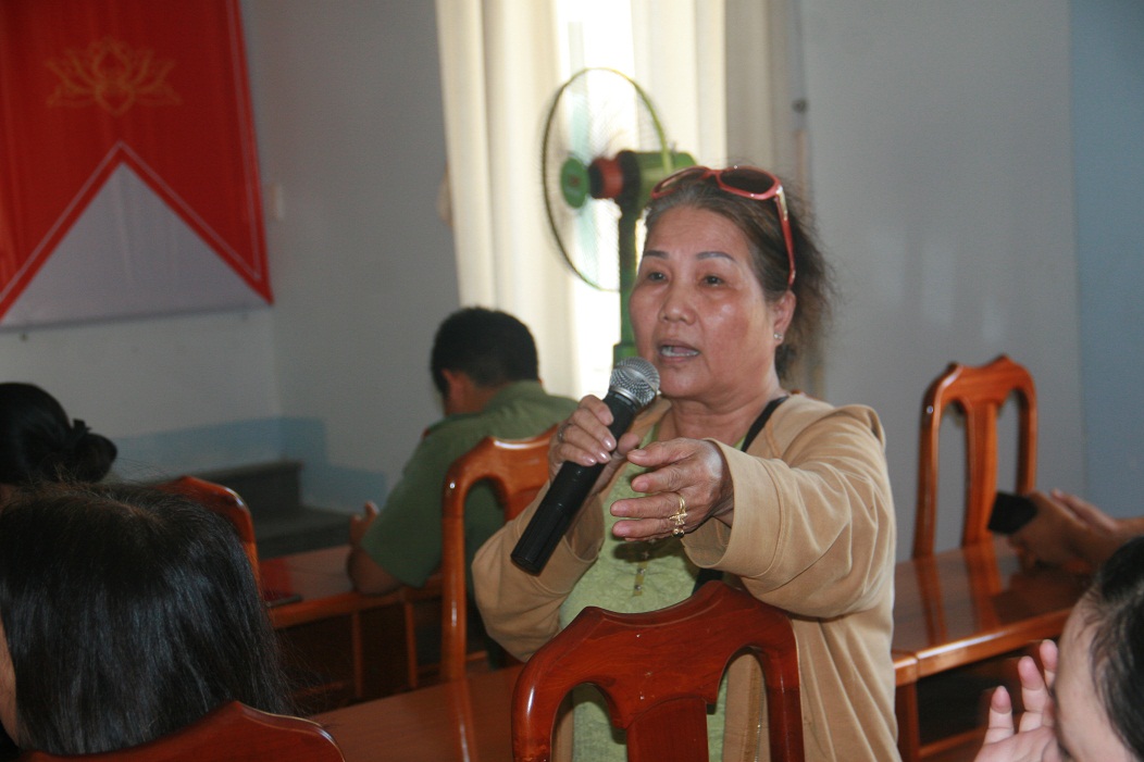 C&aacute;c tiểu thương cho biết chợ được x&acirc;y dựng rất ho&agrave;nh tr&aacute;ng nhưng việc bu&ocirc;n b&aacute;n của họ th&igrave; ngược lại