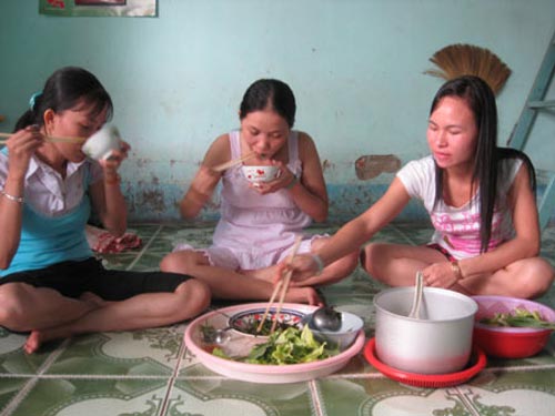 “Ông nào sống nổi bằng lương tối thiểu, tôi đi đầu xuống đất!”