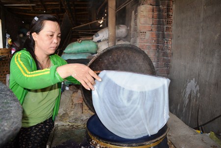 Thom ngon banh trang cuon tru danh dat Quang