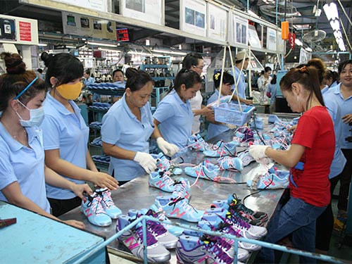 Thận trọng với “công xưởng thế giới”
