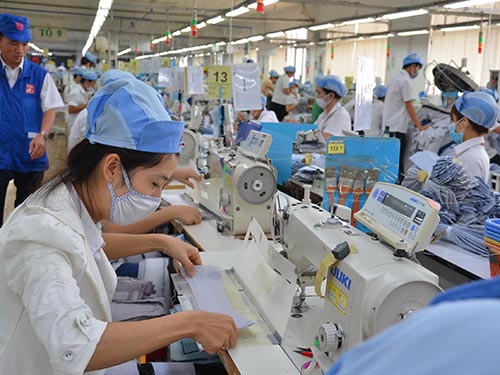 Nhiều người lao động sẽ rất yên tâm nếu không đủ thời gian đóng BHXH để hưởng lương hưu thì được hưởng BHXH một lần Ảnh: TẤN THẠNH