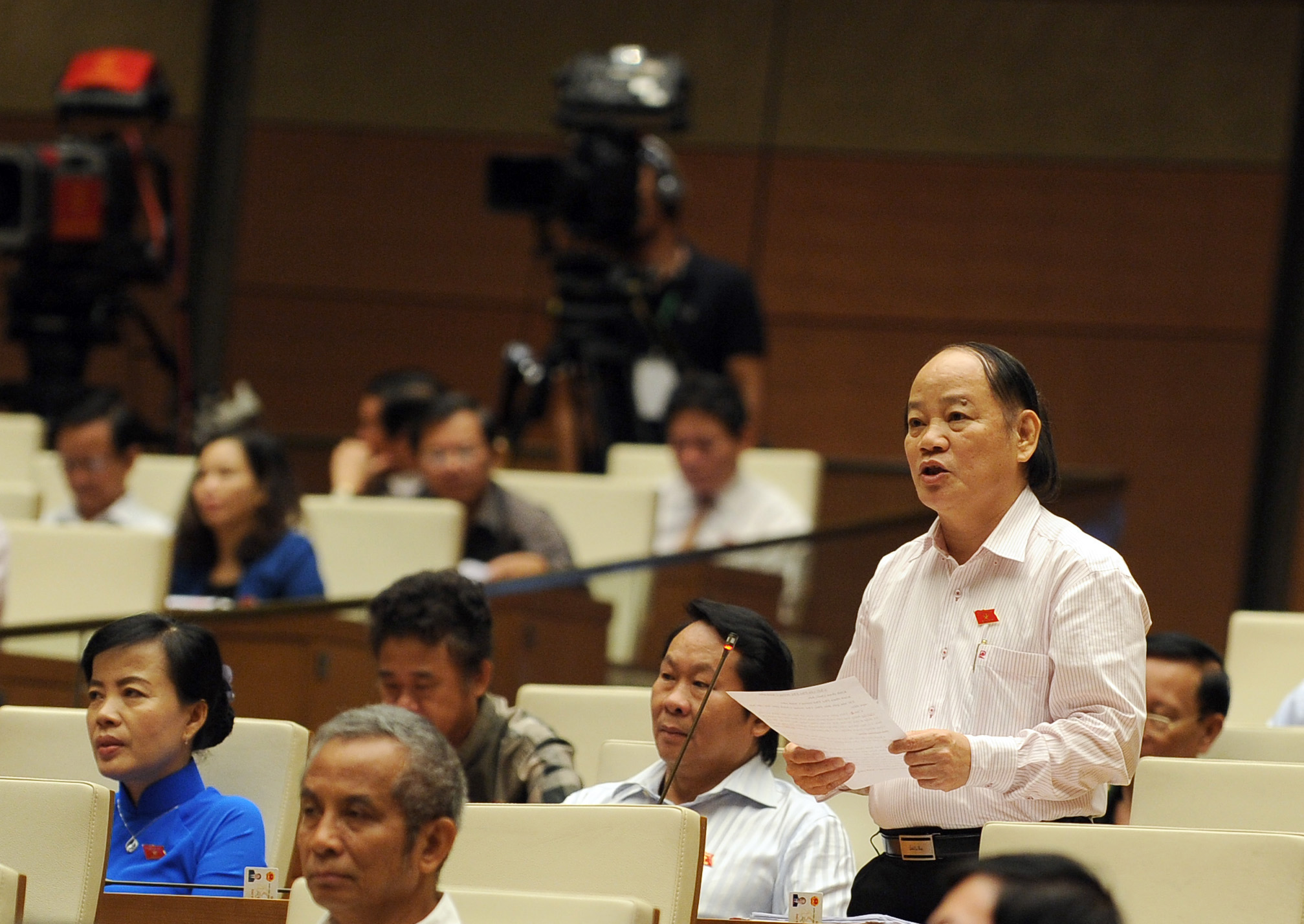Đại biểu Huỳnh Nghĩa (Đà Nẵng) cho rằng tham nhũng ngày càng tinh vi, gây bức xúc trong nhân dân Ảnh: THẮNG LONG