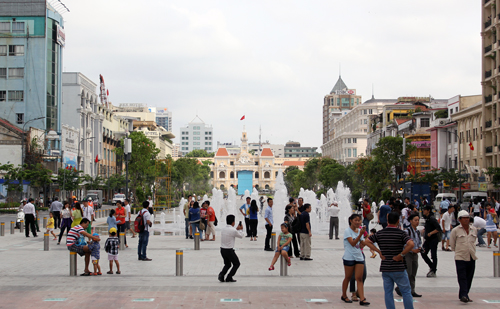 Kinh doanh ế ẩm trên phố đi bộ Nguyễn Huệ