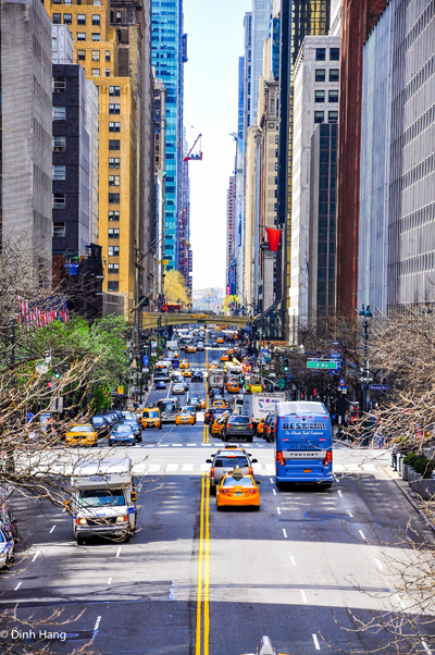 Th&agrave;nh phố New York được chụp từ khu Tudor City. L&yacute; do thực hiện h&agrave;nh tr&igrave;nh n&agrave;y l&agrave; sau thời gian d&agrave;i l&agrave;m việc cật lực với những chuyến c&ocirc;ng t&aacute;c, Hằng quyết định d&agrave;nh thời gian du lịch một c&aacute;ch chậm r&atilde;i, để tận hưởng, t&igrave;m hiểu v&agrave; chạm v&agrave;o linh hồn của v&ugrave;ng đất.