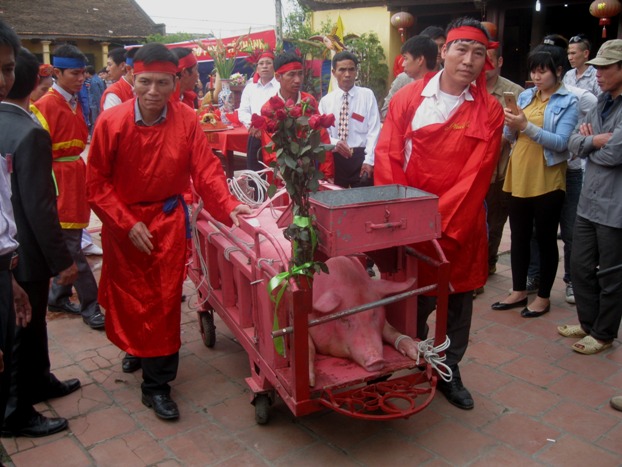 L&ecirc;̃ rước bắt đ&acirc;̀u