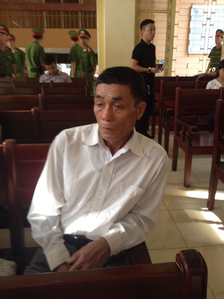 &Ocirc;ng L&yacute; Văn Ch&uacute;c, bố của Chung, dự phi&ecirc;n to&agrave;