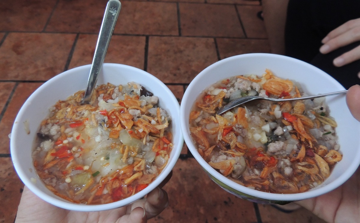 Ch&eacute;n b&aacute;nh đ&uacute;c với nhiều m&agrave;u sắc hấp dẫn người ăn