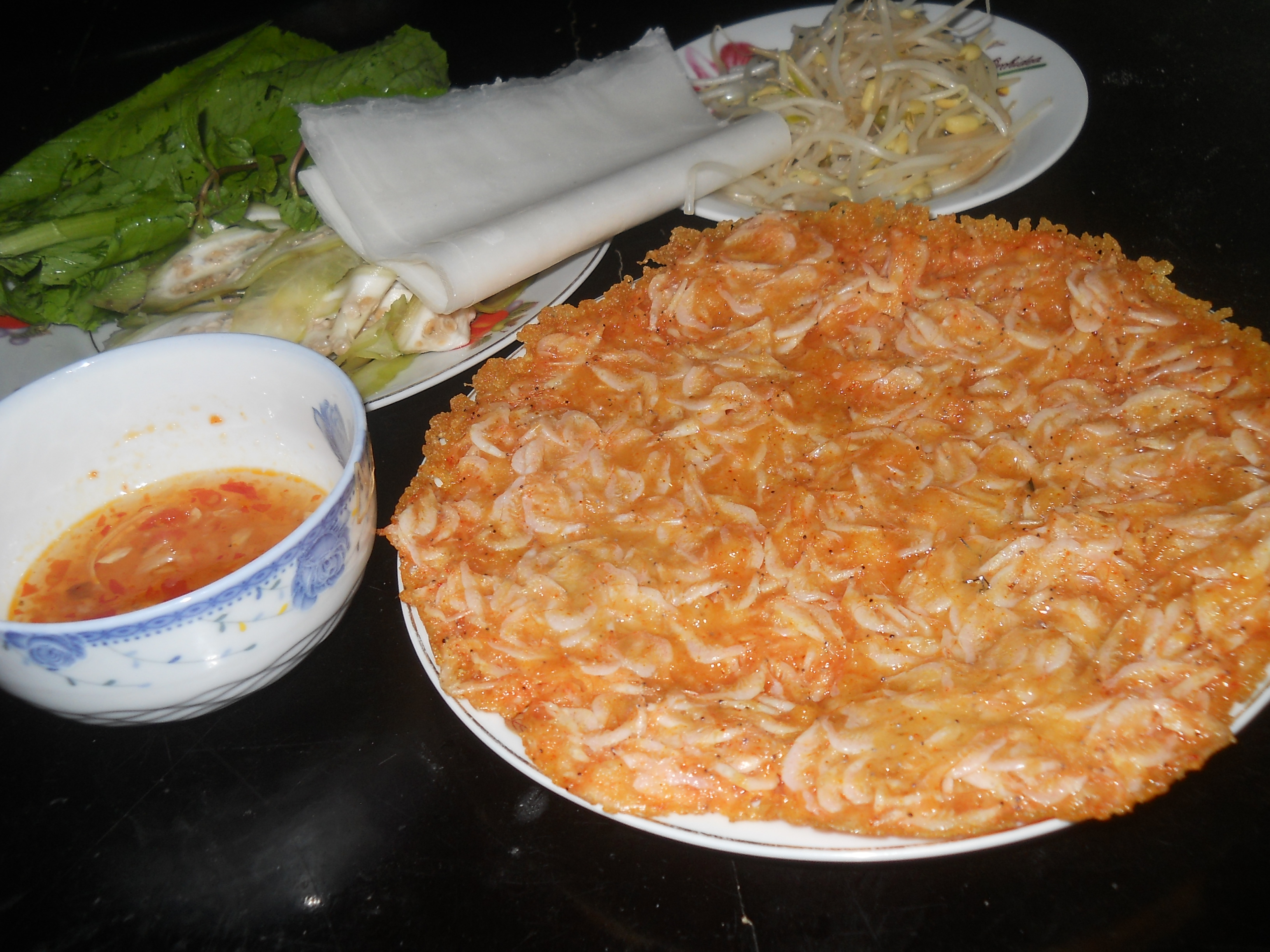 Thơm nồng n&agrave;n m&oacute;n b&aacute;nh x&egrave;o ruốc của ngoại