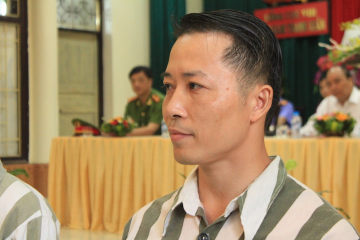 Anh Đỗ Xu&acirc;n Thắng ph&aacute;t biểu lời cảm ơn đối với trại giam Thanh Xu&acirc;n trước khi được tự do