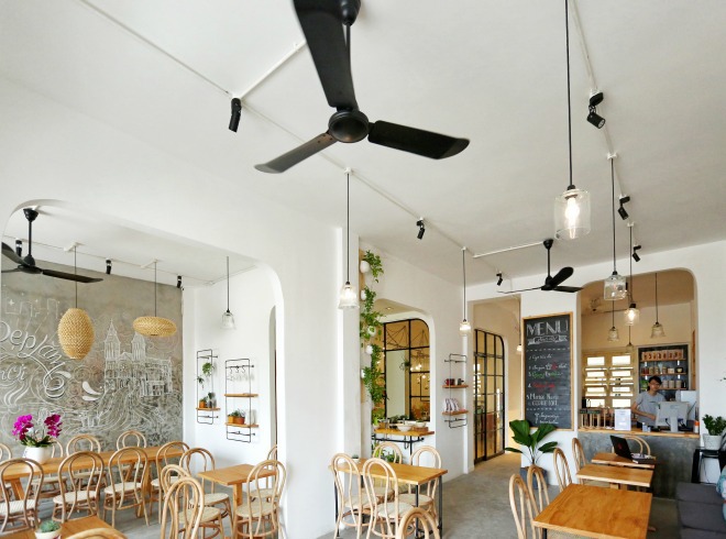 KTS Nguyễn Thanh Thế Viên (QA Think Architecture - Interiors) gửi gắm ý tưởng tạo một điểm đến thân thuộc cho mọi người thông qua nội thất gỗ bình dị.