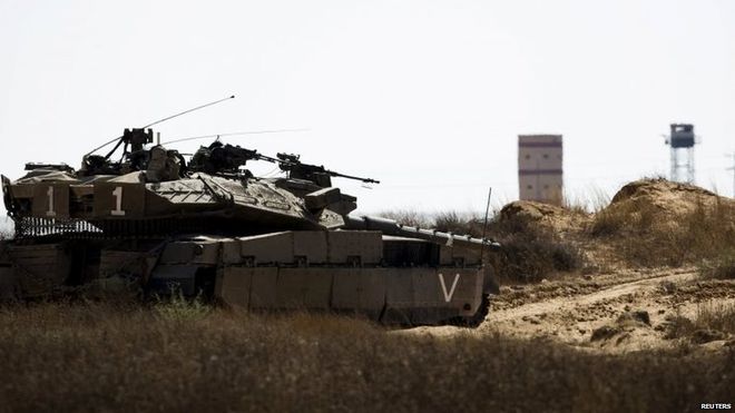 Qu&acirc;n đội Israel đ&oacute;ng dọc bi&ecirc;n giới Ai Cập đang trong t&igrave;nh trạng b&aacute;o động. Ảnh: Reuters