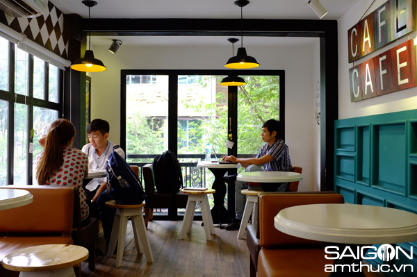 Người S&agrave;i G&ograve;n ngồi qu&aacute;n 4