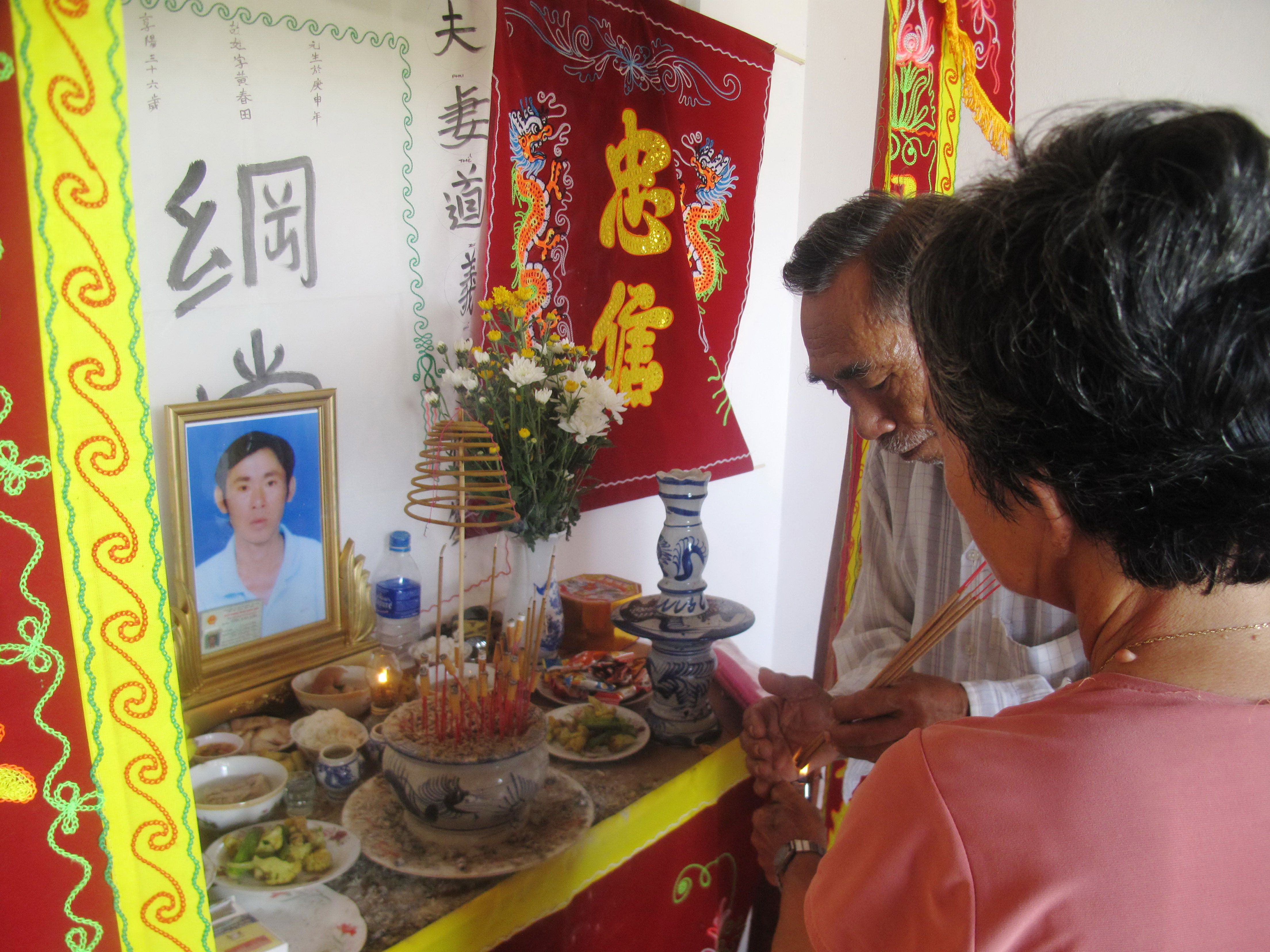 Gia đ&igrave;nh &ocirc;ng Huỳnh Xu&acirc;n Phương bức x&uacute;c trước th&ocirc;ng tin c&ocirc;ng an sẽ kh&ocirc;ng khởi tố vụ &aacute;n