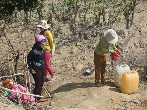 Chật vật trong chảo lửa
