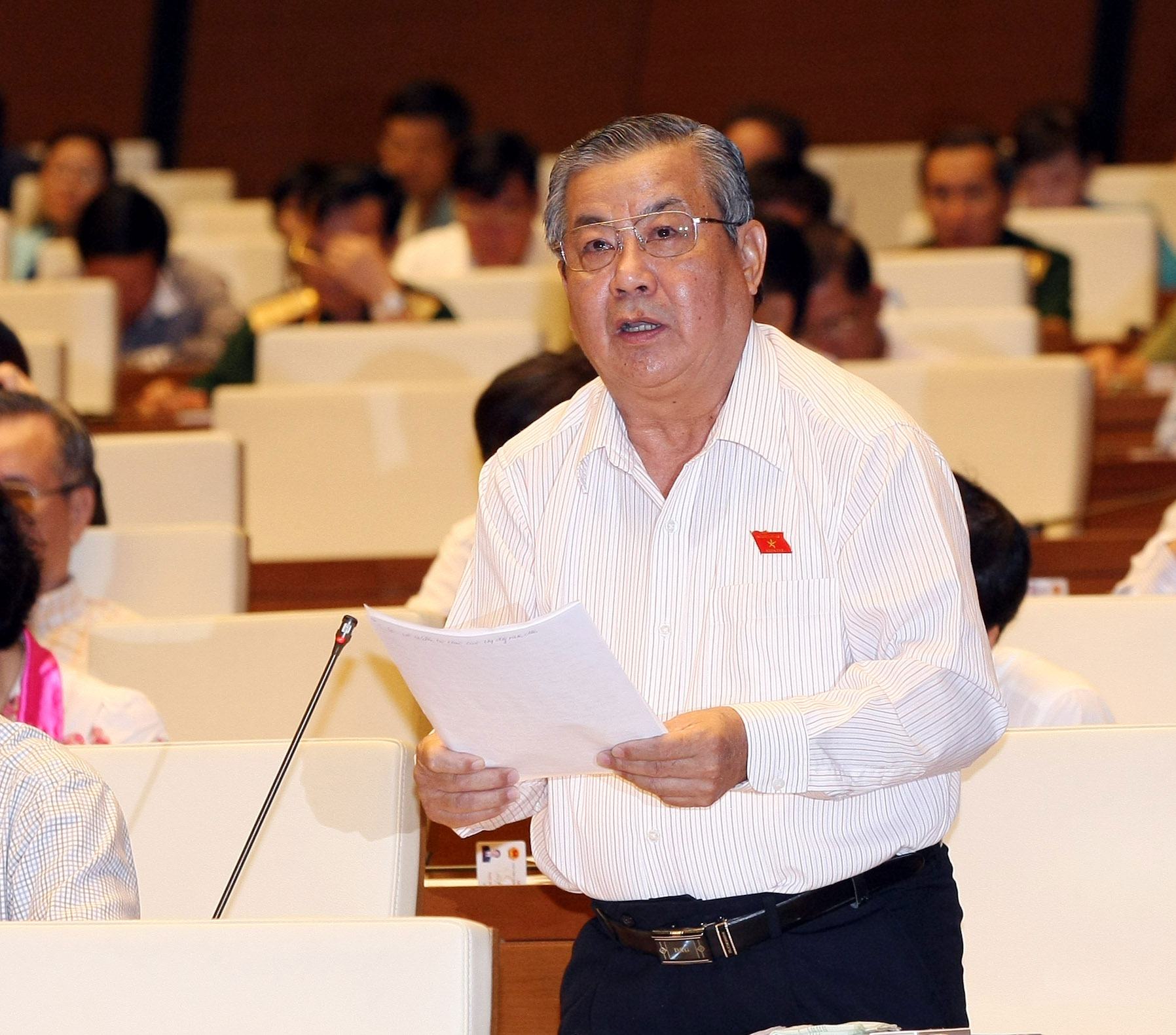 Đại biểu Huỳnh Văn Tiếp (Cần Thơ) y&ecirc;u cầu bổ sung từ &ldquo;tr&aacute;ch nhiệm&rdquo; v&agrave; l&agrave;m r&otilde; hơn quyền hạn v&agrave; tr&aacute;ch nhiệm của Thủ tướng Ch&iacute;nh phủ Ảnh: H&Agrave; TH&Agrave;NH