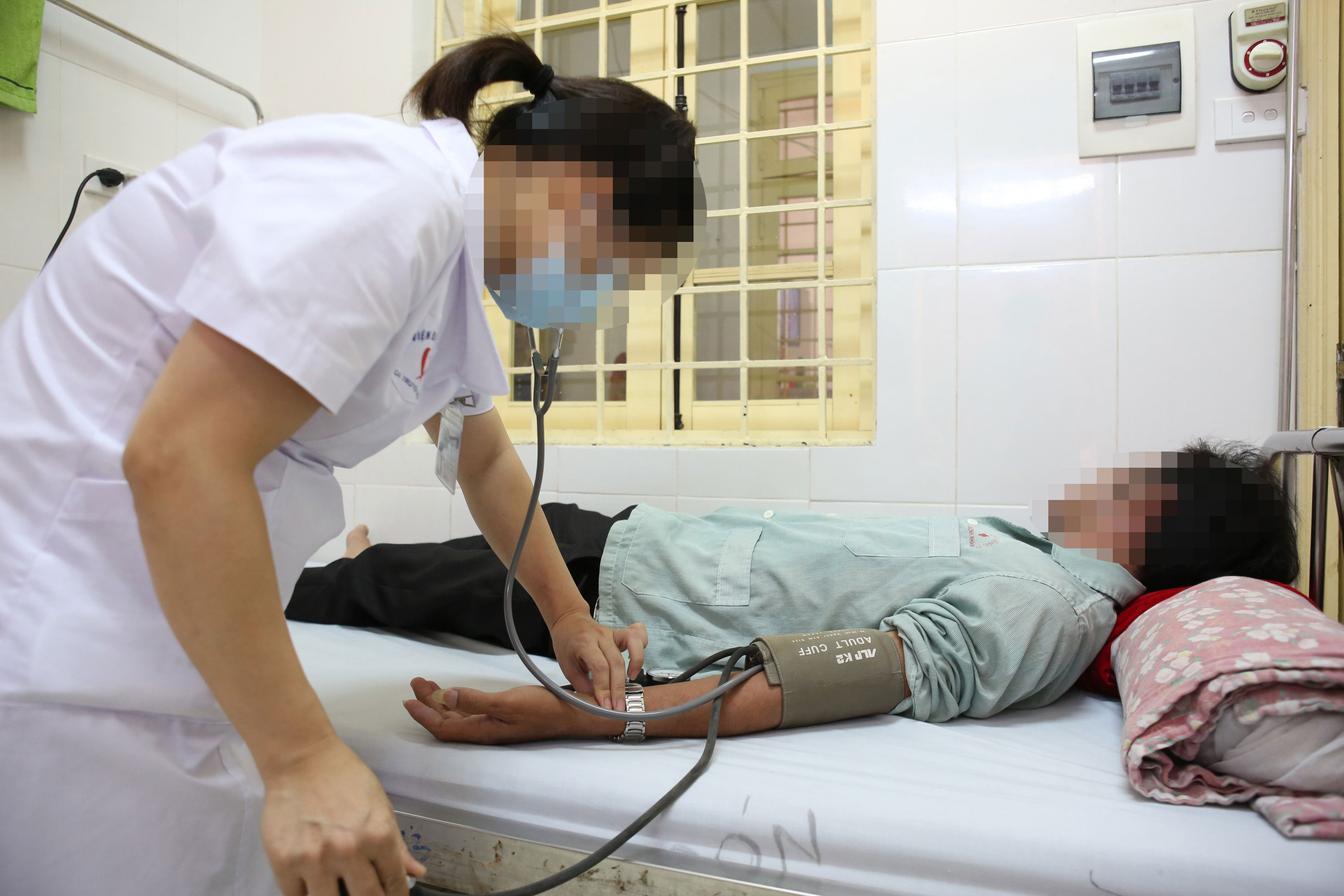 Chăm s&oacute;c bệnh nh&acirc;n nhiễm HIV tại Bệnh viện Đống Đa (H&agrave; Nội)