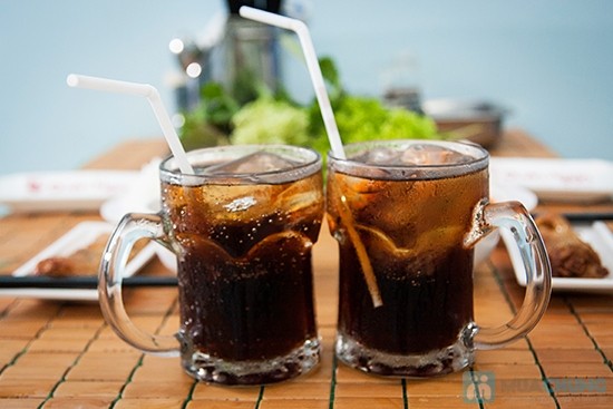 Sở dụng nhiều nước c&oacute; ga kh&ocirc;ng tốt cho trẻ