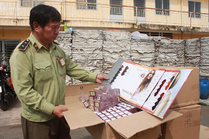 Những hộp mỹ phẩm chăm sóc tóc của TRung Quốc nhưng ghi rõ cụ thể địa chỉ sản xuất tại VN bị cơ quan chức năng phát hiện