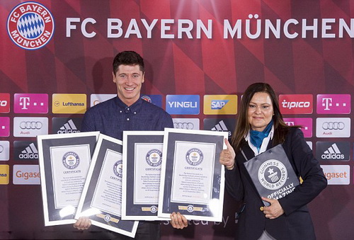 Ghi 5 bàn thắng, Lewandowski nhận 4 kỷ lục thế giới
