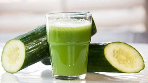 Dưa leo là một nguyên liệu trị thâm nhũ hoa rất tốt