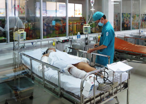 B&eacute; Nguyễn Thị Kim Linh đang điều trị tại Bệnh viện Nhi Đồng 1  Ảnh: Anh Thư