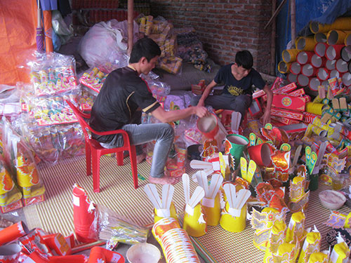 Làm hàng “giả”, hốt tiền thật