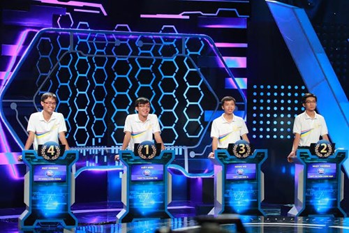 bốn nhà leo núi Nguyễn Huy Hoàng (Trường THPT năng khiếu, ĐH QG TPHCM), Văn Viết Đức (TRường THPT thị xã Quảng Trị), Nguyễn Cao Ngọc Vũ (Trường THPT Kim Sơn A, Ninh Bình) và Huỳnh Anh Nhật Trường (Trường THPT chuyên Trần Hưng Đạo, TP.Phan Thiết, Bình Thuận)