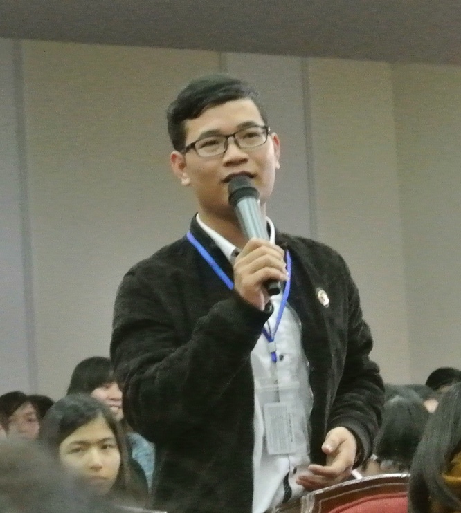 V&agrave; đặt c&acirc;u hỏi với Đại sứ