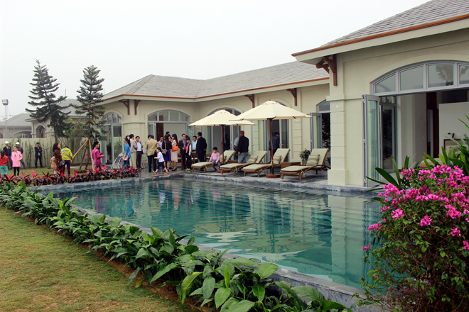 Khu Fusion Resort 5 sao cao cấp (đ&atilde; kh&aacute;nh th&agrave;nh) nằm dọc theo khu biệt thự The Luxury