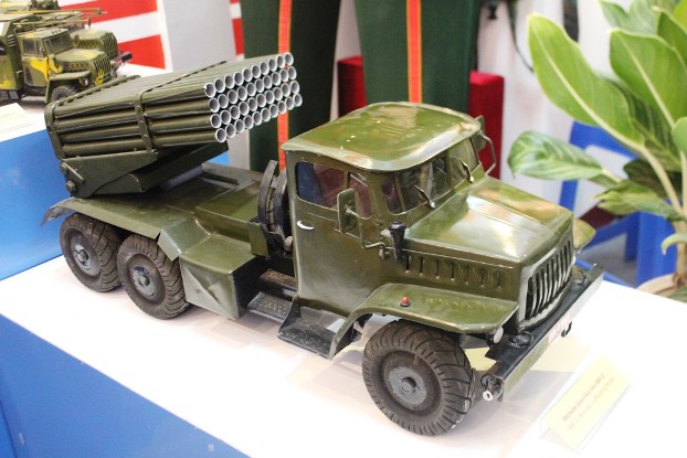 M&ocirc; h&igrave;nh gi&agrave;n hỏa tiễn BM-21
