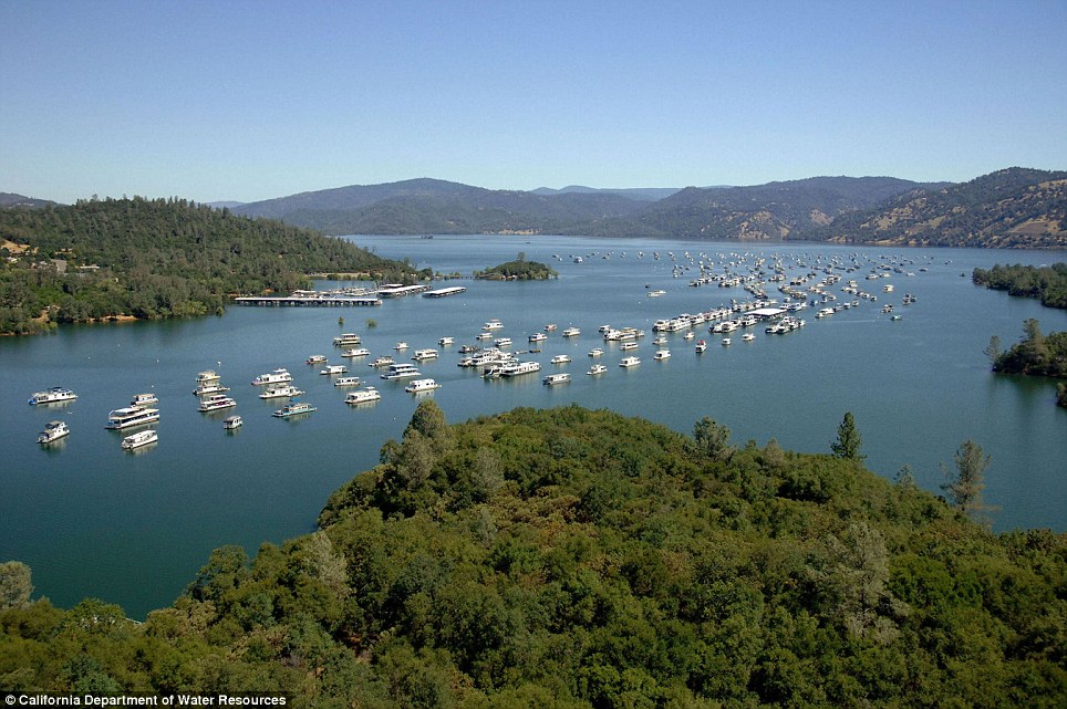 Hồ Oroville năm 2011... Ảnh: California Department of Water Resources