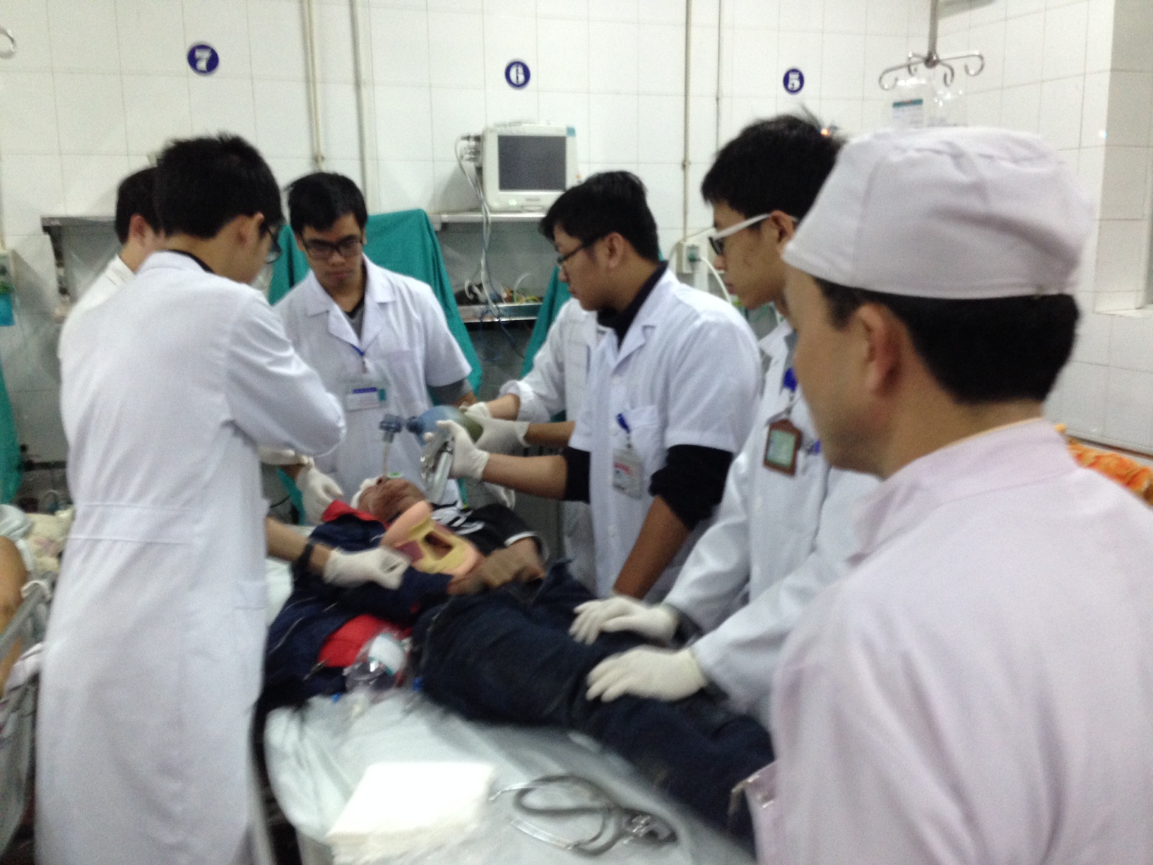 Nạn nh&acirc;n tai nạn giao th&ocirc;ng cấp cứu tại Bệnh viện Việt Đức (H&agrave; Nội) những ng&agrave;y cận Tết Ảnh: Ngọc Dung