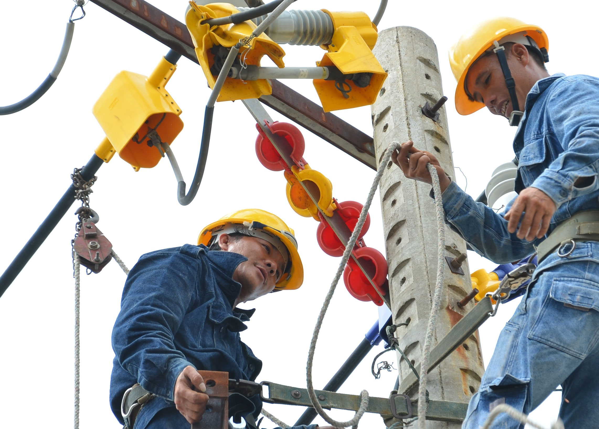 Ngành điện tiếp tục đòi tăng giá trong khi giá nhiều mặt hàng thiết yếu đang bình ổnẢnh: TẤN THẠNH