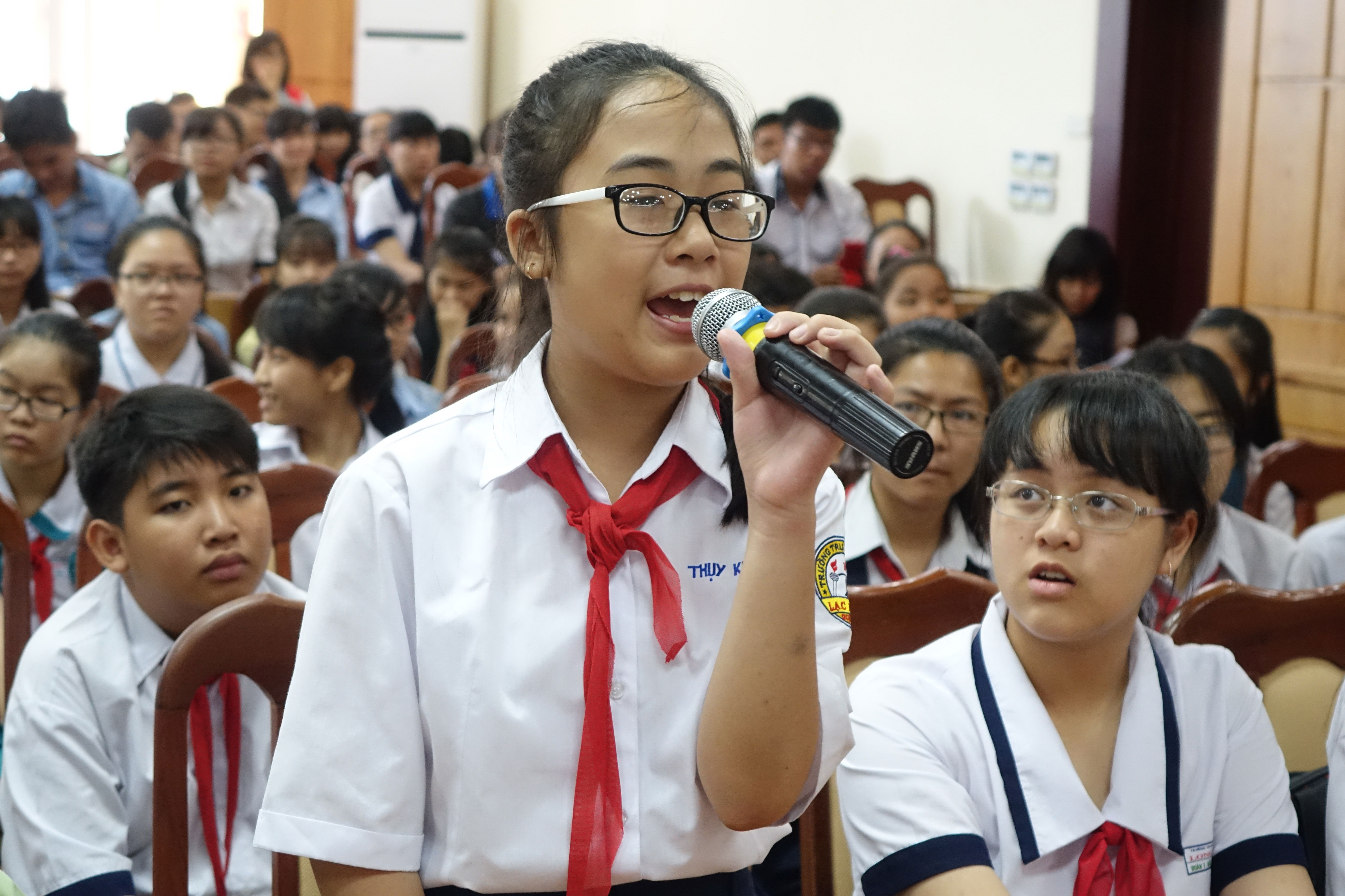 Học sinh Trần Nguyễn Thụy Khanh n&ecirc;u bức x&uacute;c với l&atilde;nh đạo ng&agrave;nh gi&aacute;o dục TP HCM