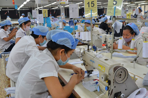 Sản xuất hàng xuất khẩu tại Công ty CP May Việt Tiến Ảnh: Tấn Thạnh