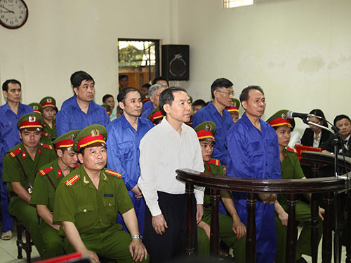 Lẽ nào bất lực với tham nhũng?